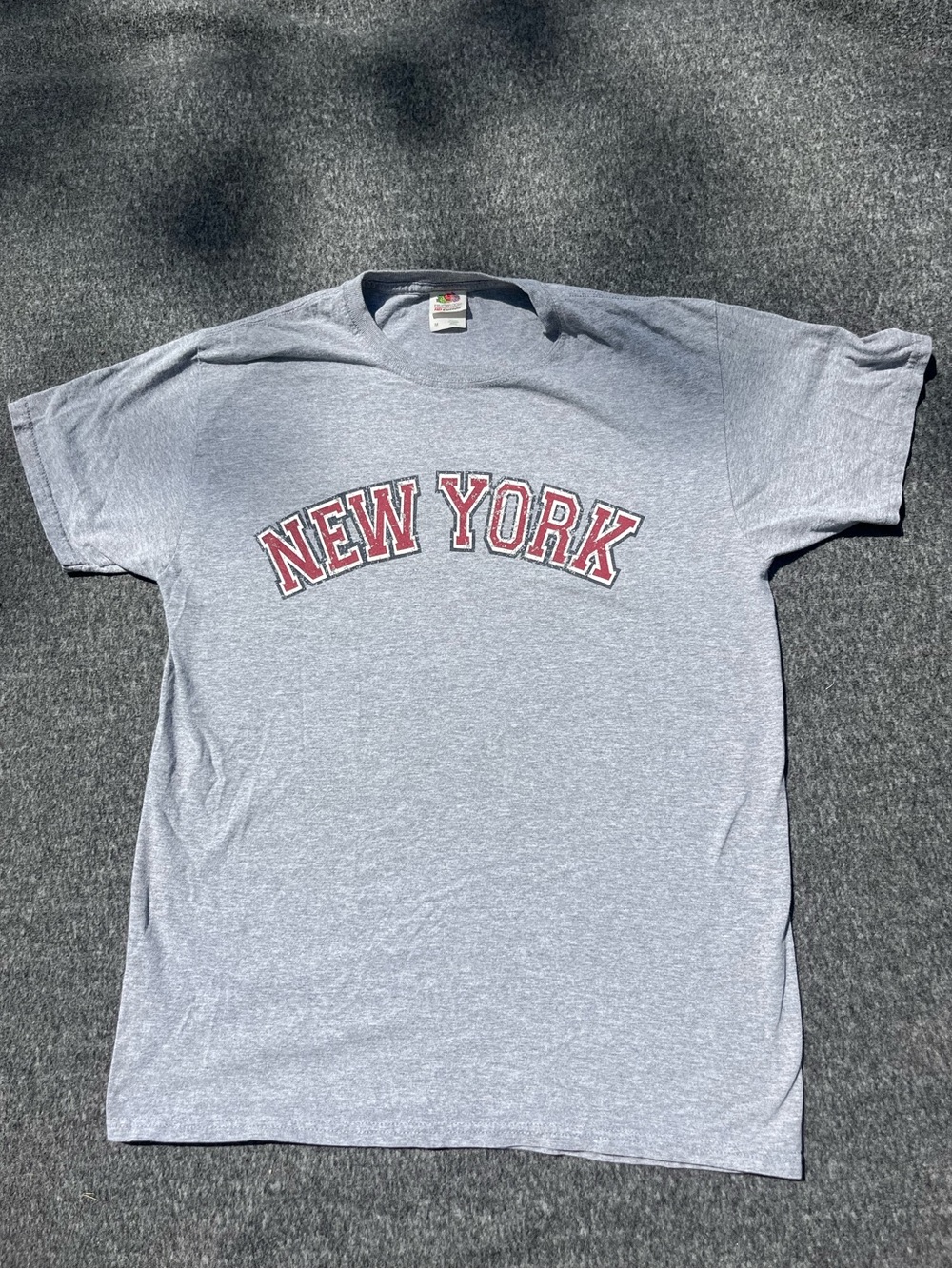 Fruit of the Loom Unisex Size M Light Gray Tee with Red and Blue "New York"